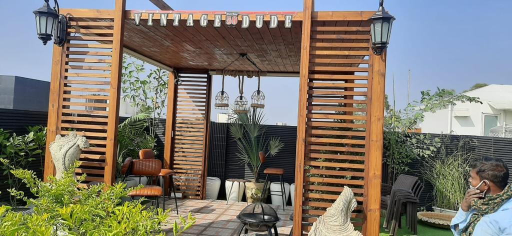 Pergola Normal 08: Stylish Outdoor Shade Solution